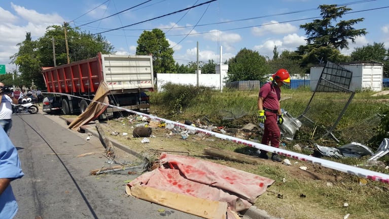 El conductor del auto murió tras chocar con el camión. Foto: Daniela Abrudsky.