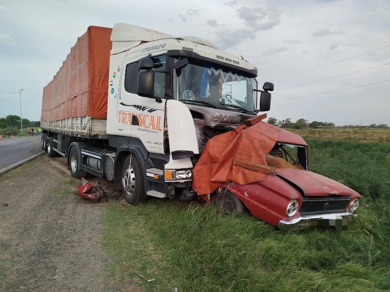 El conductor del Ford Falcon murió en un choque frontal a la altura de Río Cuarto.