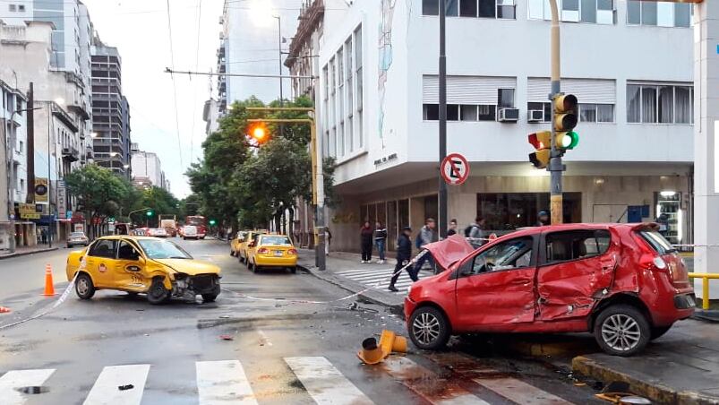 El conductor del Palio habría cruzado el semáforo en rojo. 