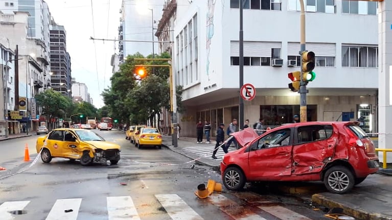 El conductor del Palio habría cruzado el semáforo en rojo.