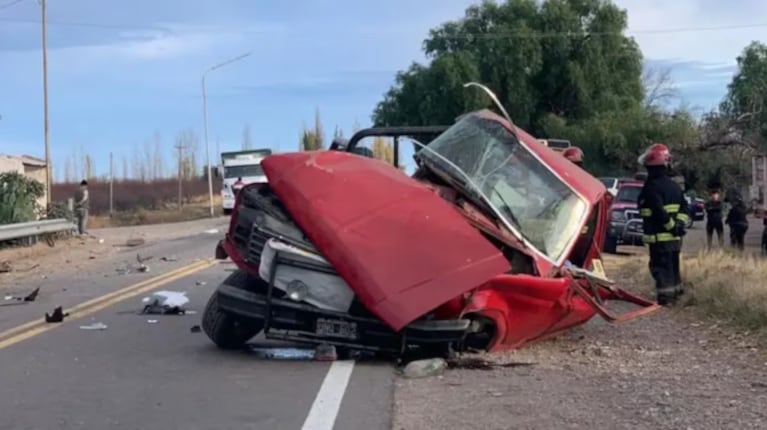 El conductor murió tras chocar con un camión que trasladaba cal.