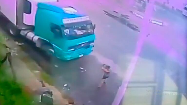 El conductor quedó detenido tras haberse dado a la fuga.
