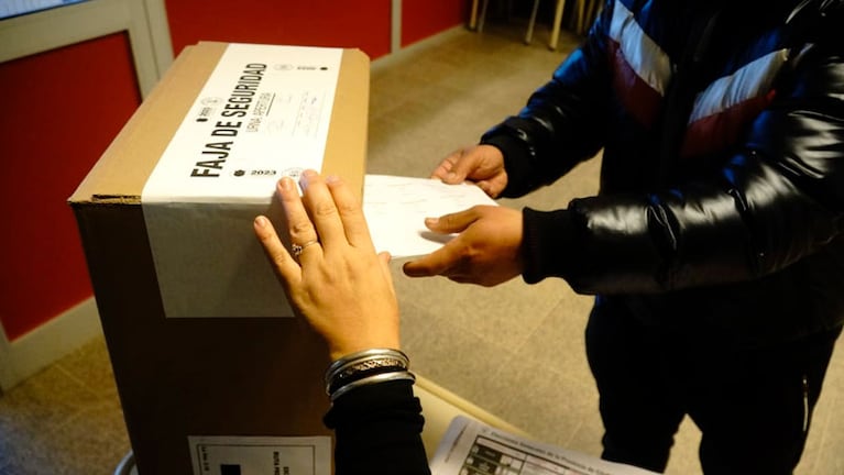 El conteo de votos falló desde el cierre de la elección. Foto: Lucio Casalla/ElDoce.