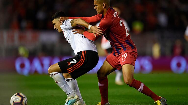 El cordobés Matías Suárez fue titular en el conjunto de Gallardo.