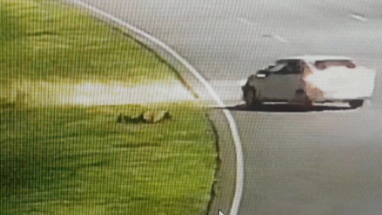 El Corolla captado por las cámaras de seguridad de la zona.