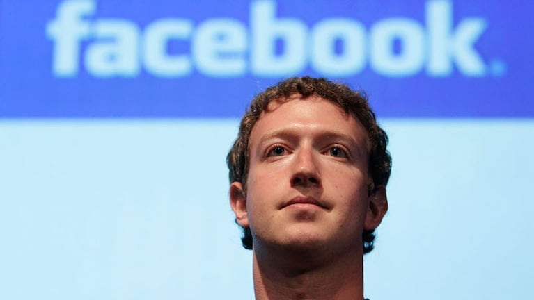 El creador de Facebook tiene miedo a ser hackeado de nuevo y se protege.