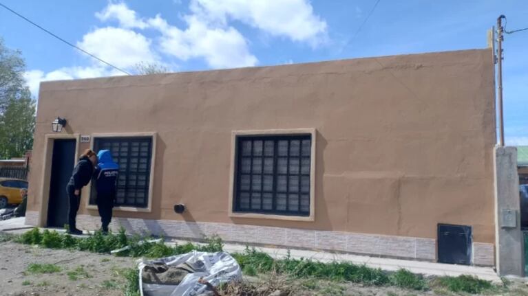 El crimen sucedió en José de Loaiza al 700, Río Gallegos. (Foto: La Opinión Austral)