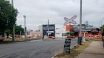 El cruce del tren y las imprudencias de los automovilistas. Foto: Juan Pablo Lavisse/El Doce.