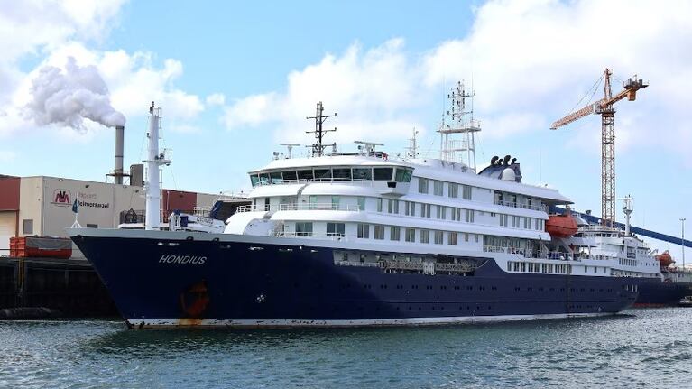 El crucero partió de Ushuaia y navega el Atlántico.