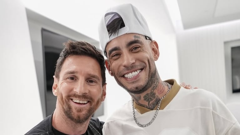 El cuartetero y el futbolista se sacaron una foto en la Bombonera, tras el partido de la Selección.