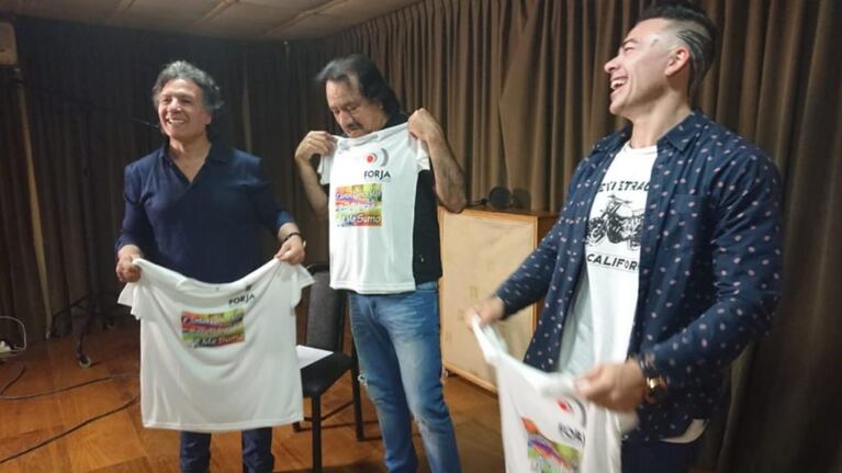El cuarteto, unido para ayudar.