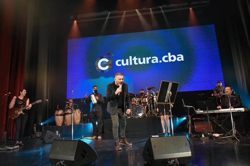 El cuarteto volvió a los escenarios con un show sin público en el Teatro Real. Foto: Agencia Córdoba Cultura)