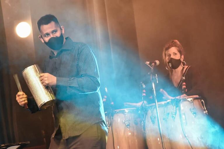 El cuarteto volvió a los escenarios con un show sin público en el Teatro Real. Foto: Agencia Córdoba Cultura)