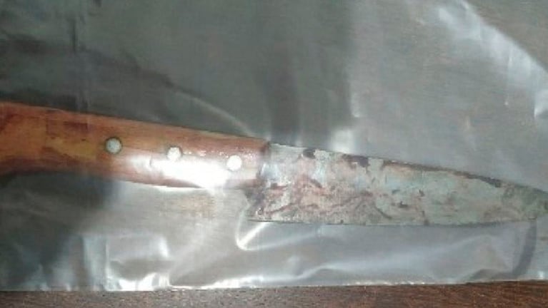 El cuchillo que usó el agresor en el ataque. 