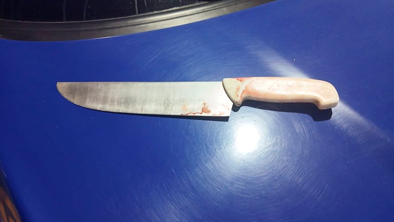 El cuchillo secuestrado en el lugar del hecho.
