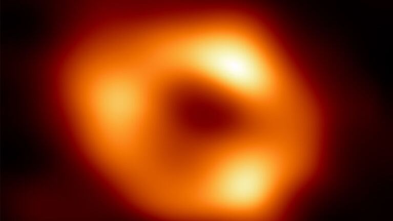 El cuerpo es cuatro millones de veces más grande que el Sol.