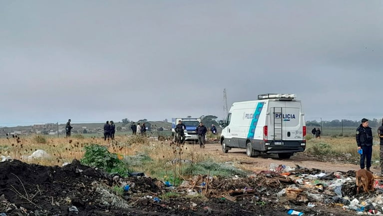 El cuerpo estaba calcinado y atado de manos. Foto: 0223.