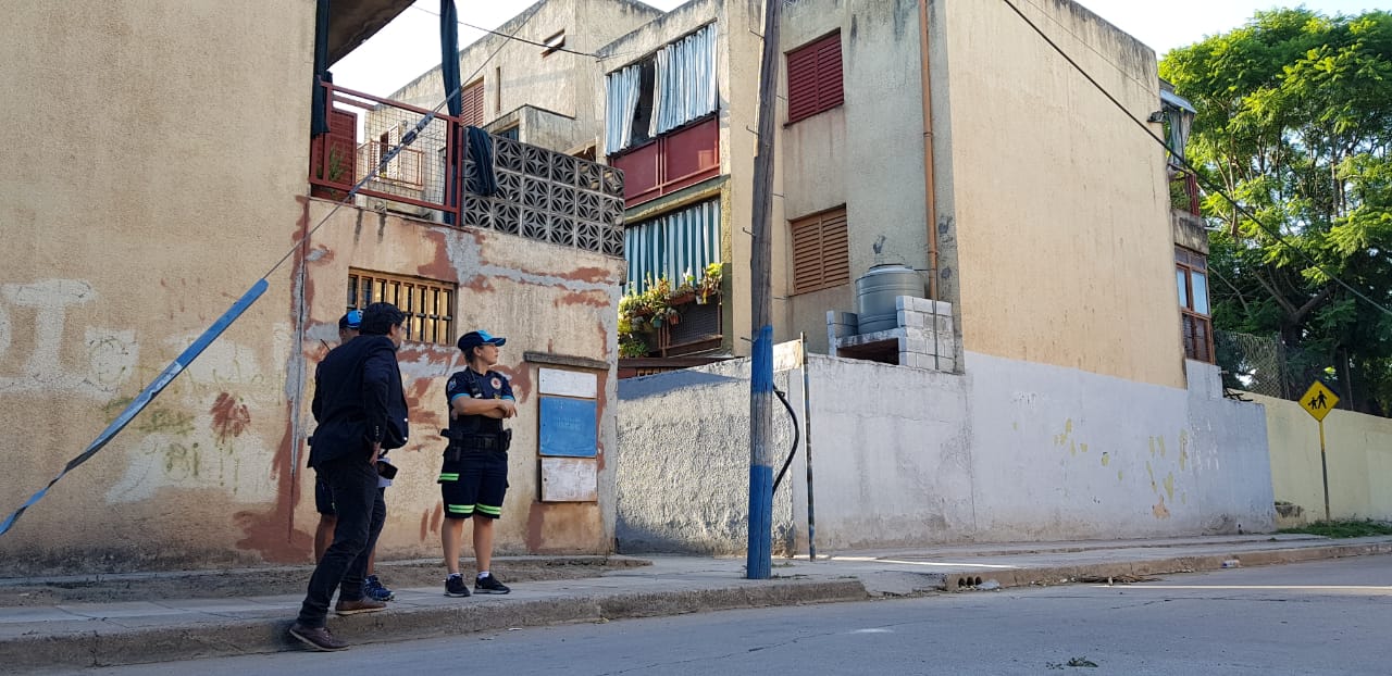 El cuerpo estaba en la habitación del segundo piso de los monoblock.