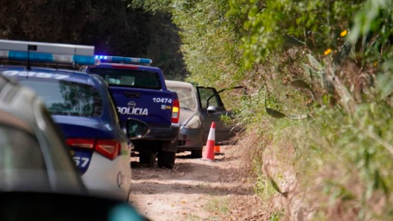 El cuerpo fue encontrado dentro de un auto en Río Cuarto. Foto: Andrés Oviedo / Puntal.