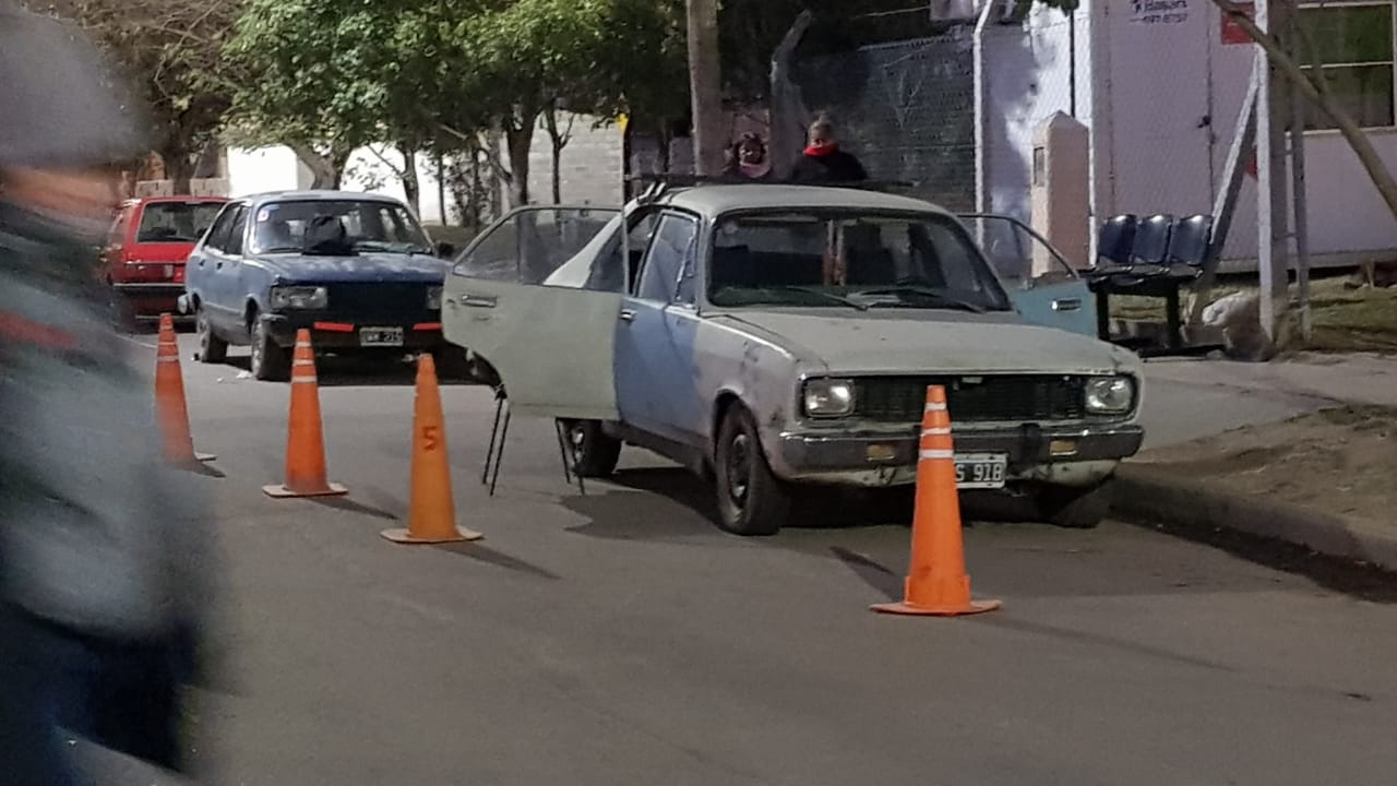 El cuerpo quedó dentro del auto.