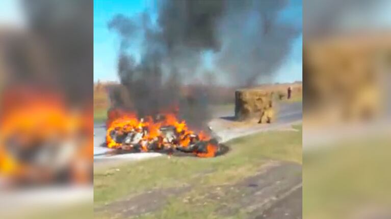 El cuerpo se carbonizó tras accidente. Foto enviada a El Doce y Vos.