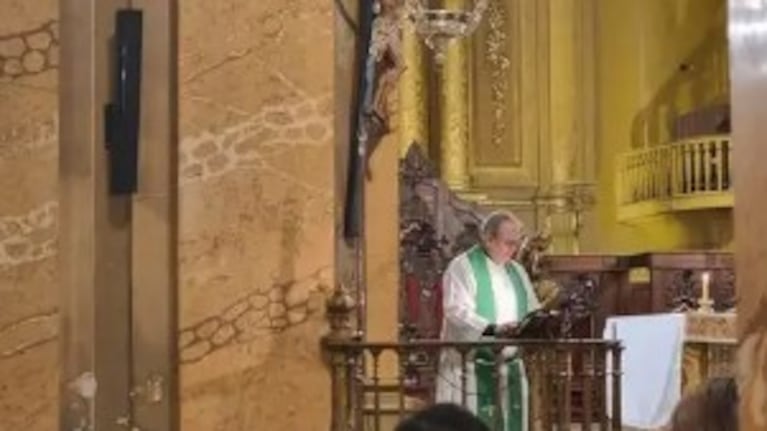 El cura Alejandro Nicola ofició misas en la Catedral de Córdoba tras ser denunciado por abuso. Gentiliza: La Voz.