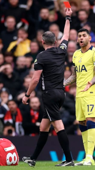 El Cuti Romero fue expulsado por una fuerte patada.