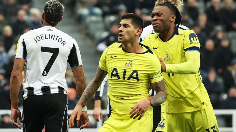 El Cuti Romero metió un doblete en el empate 2 a 2 del Tottenham ante el Newcastle.