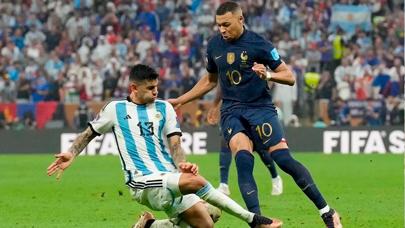 El Cuti Romero se acordó de Mbappé a seis meses de la final del Mundial.