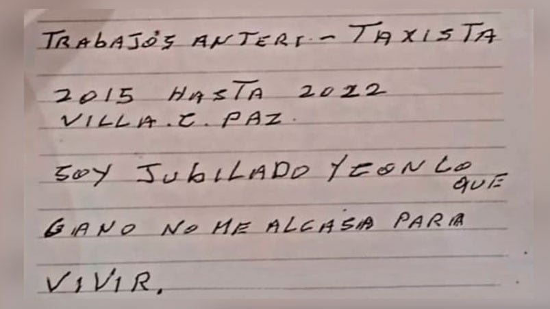 El CV escrito a mano por el jubilado de Carlos Paz.