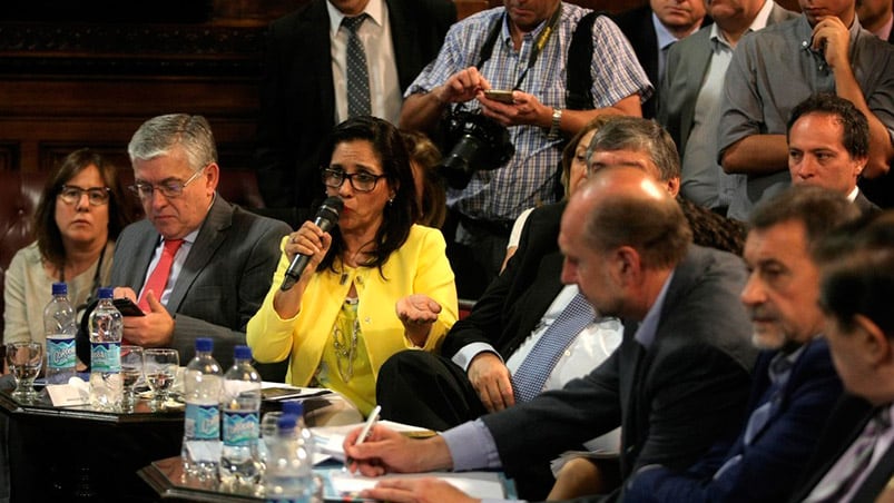 El debate por Ganancias en el Senado quedó en pausa.