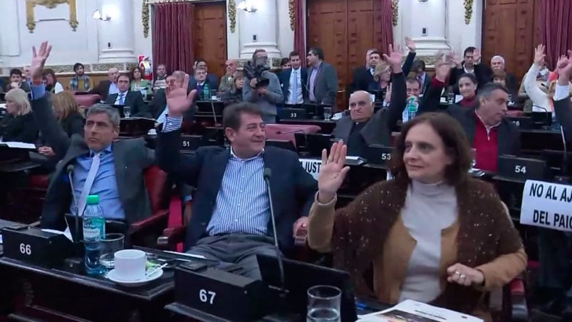 El debate se archivó a mano alzada y la oposición se indignó.