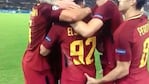 El dedo de Diego Perotti haciendo travesuras en las nalgas de su compañero.