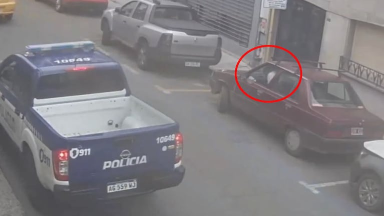 El delincuente actuó justo cuando pasaba un móvil policial.