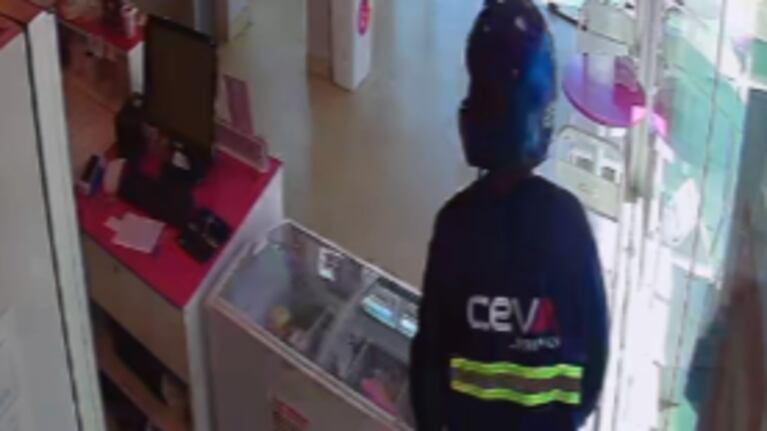 El delincuente asaltó dos veces en una semana la misma heladería.
