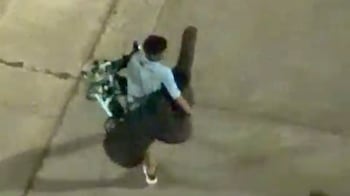 El delincuente con la guitarra y el triciclo a cuestas.