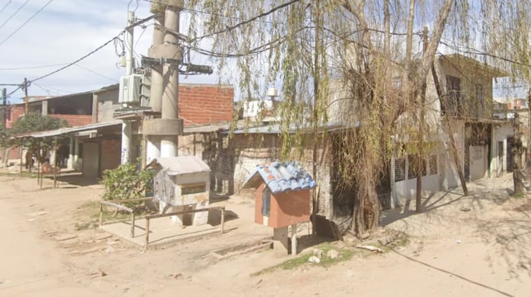 El delincuente lo amenazó con un arma de juguete.