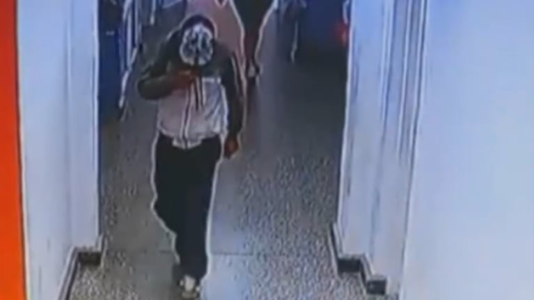 El delincuente quedó filmado por las cámaras.