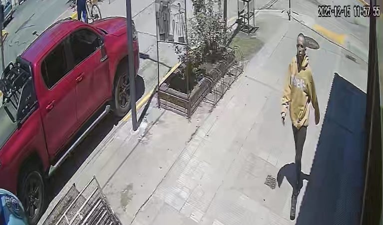 El delincuente quedó grabado por las cámaras de los comercios.