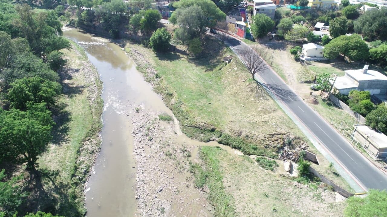 El desborde cloacal llena el río con miles de litros de materia fecal. Foto: Lucio Casalla / ElDoce.tv.