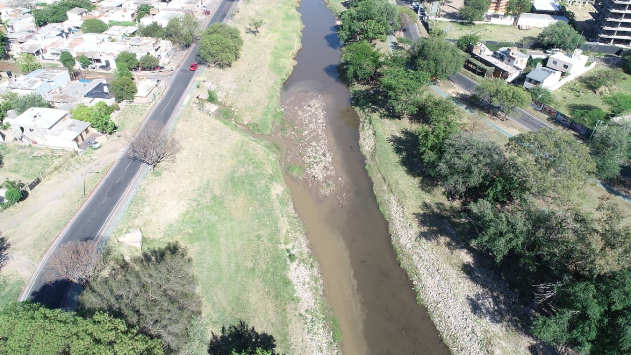 El desborde cloacal llena el río con miles de litros de materia fecal. Foto: Lucio Casalla / ElDoce.tv.