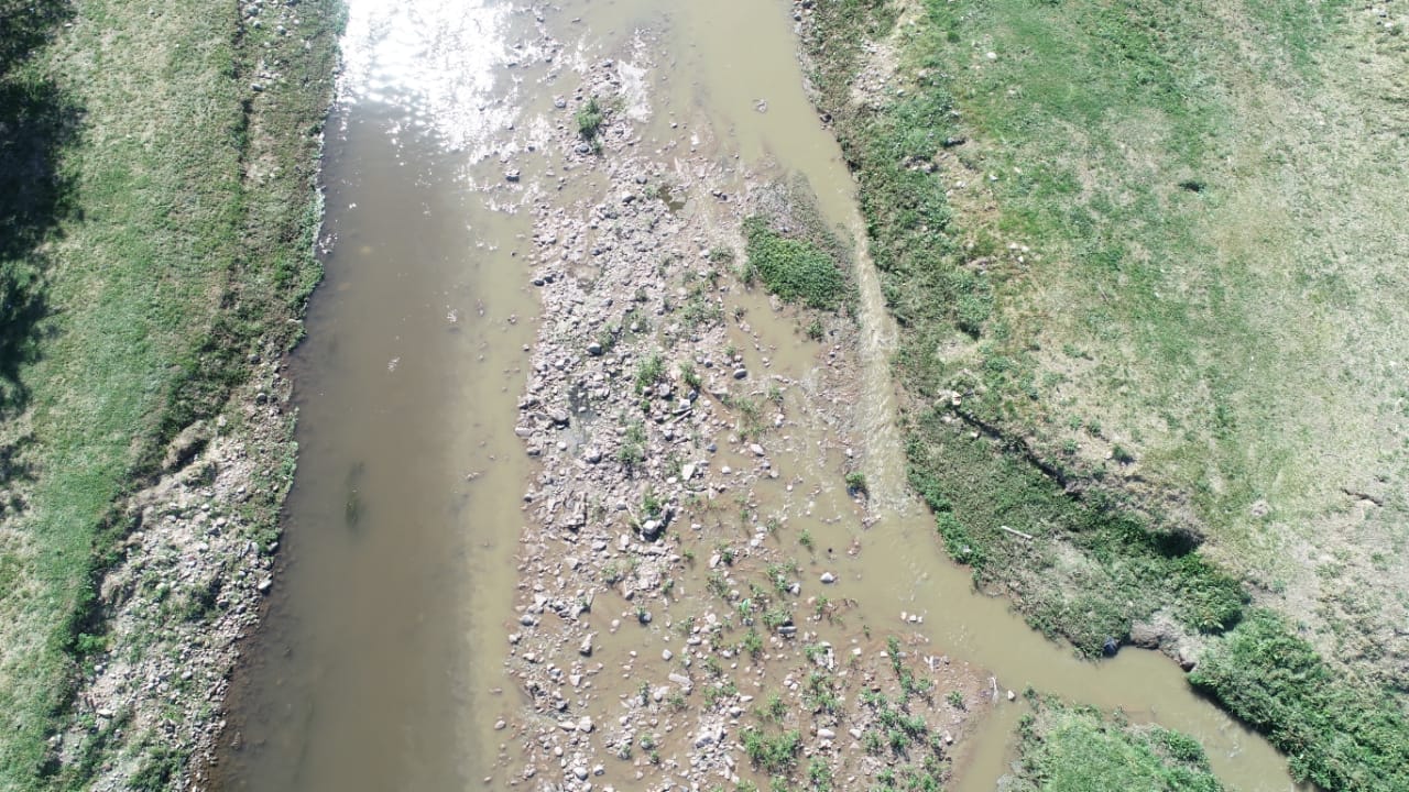 El desborde cloacal llena el río con miles de litros de materia fecal. Foto: Lucio Casalla / ElDoce.tv.