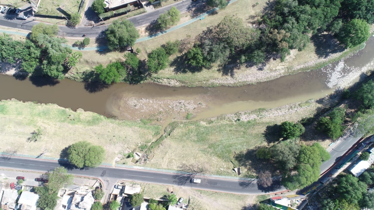 El desborde cloacal llena el río con miles de litros de materia fecal. Foto: Lucio Casalla / ElDoce.tv.