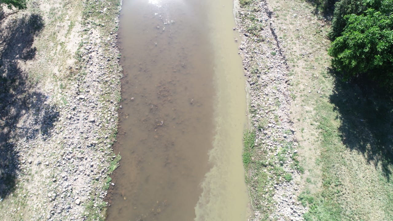 El desborde cloacal llena el río con miles de litros de materia fecal. Foto: Lucio Casalla / ElDoce.tv.