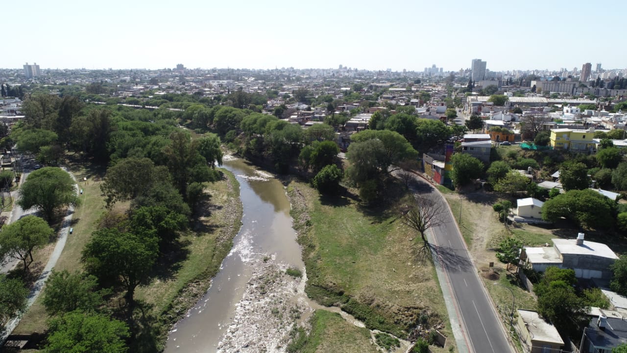 El desborde cloacal llena el río con miles de litros de materia fecal. Foto: Lucio Casalla / ElDoce.tv.