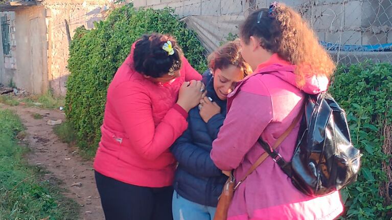 El desconsuelo de la mamá de la adolescente asesinada. Foto: Pablo Olivarez / El Doce.