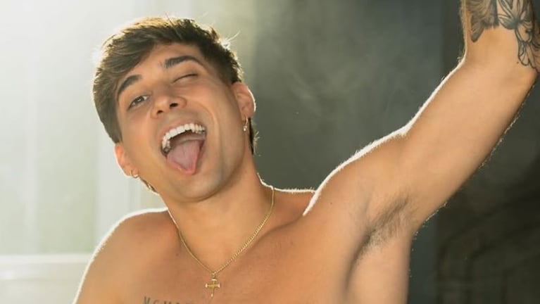 El descuido de Joaco de DesaKTa2 cantando en el baño que sus fanáticas no lo dejaron pasar