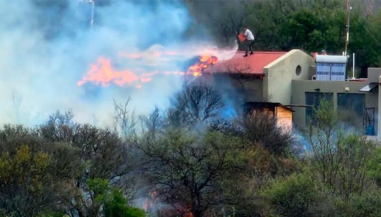 El desesperante momento en que el fuego rodeó al equipo de El Doce en Traslasierra