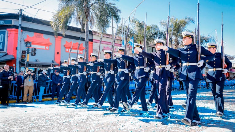 El desfile en Río Primero por el Día de la Bandera.