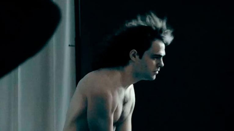 El desnudo de Peter Lanzani